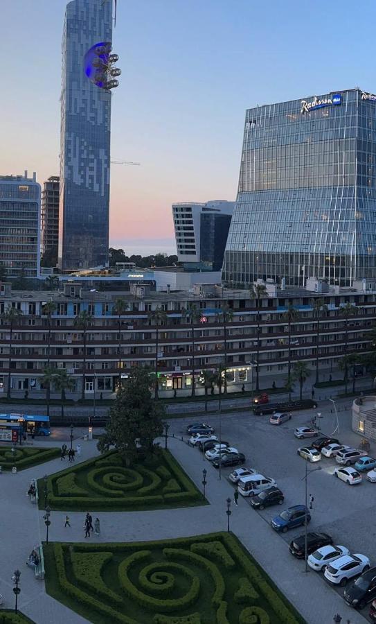 Apartment Boulevardside Batoemi Buitenkant foto
